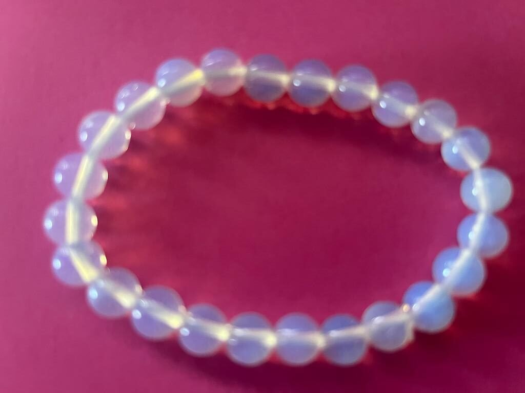 Opaliet armband (8 mm kralen)