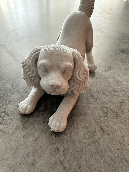 Statue Cavalier King Charles qui joue – Figurine Chien