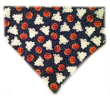 Halloween hondensjaal voor aan de halsband met spookjes