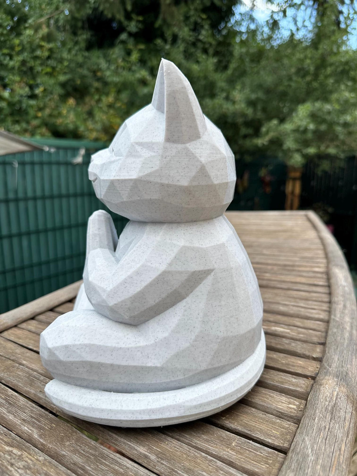 Geometrische zen-kat in meditatie