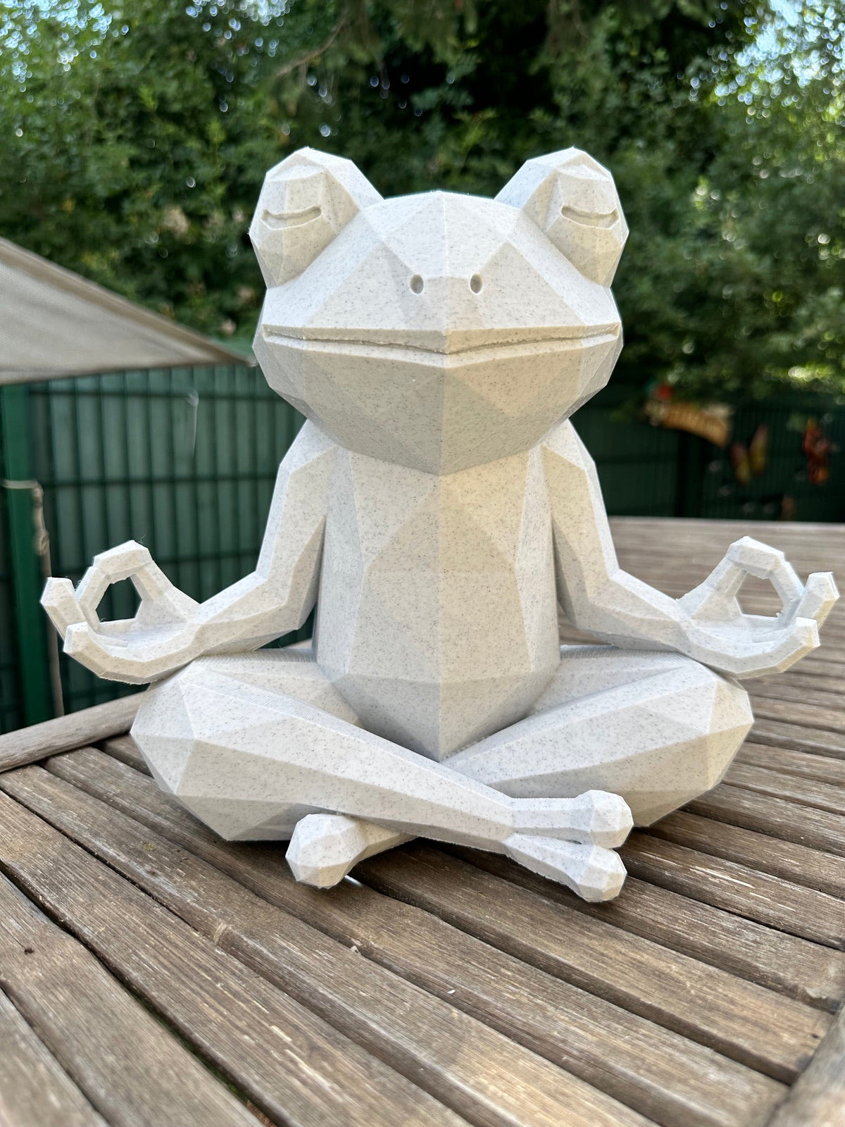Zen kikker in steeneffect – 3D-geprinte meditatieve decoratie